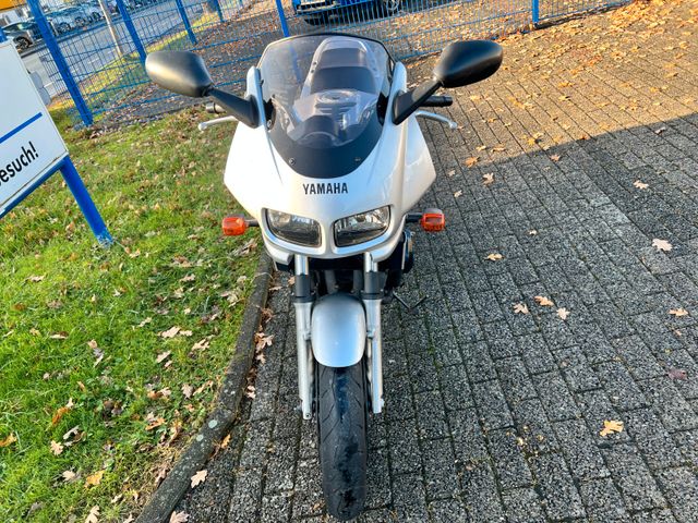 Yamaha FZS 600 FAZER Bild 11