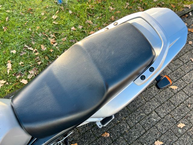 Yamaha FZS 600 FAZER Bild 17