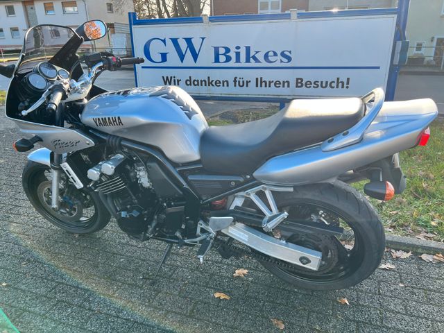 Yamaha FZS 600 FAZER Bild 6