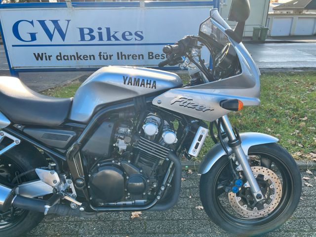 Yamaha FZS 600 FAZER Bild 8