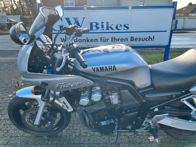 Yamaha FZS 600 FAZER Bild 9