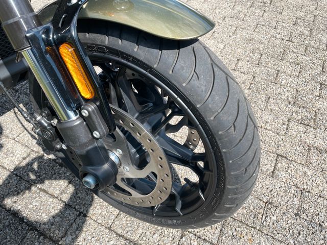 Harley-Davidson STREET ROD 750 XG ABS Bild 18