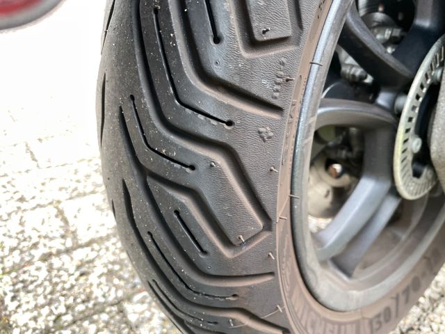 Vespa VESPA GTS 300 SUPERSPORT E5 VIELE EXTRAS Bild 19