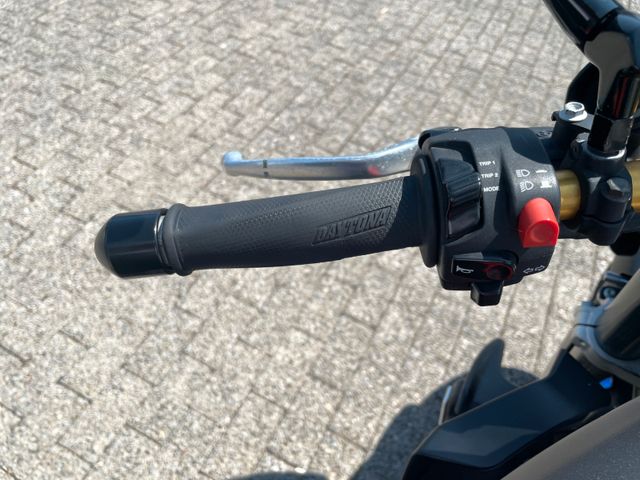 Aprilia TUONO RSV 1000 RR Bild 15