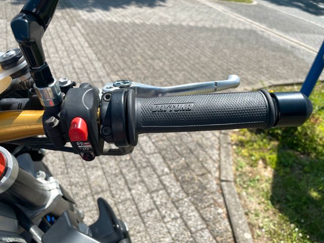 Aprilia TUONO RSV 1000 RR Bild 16